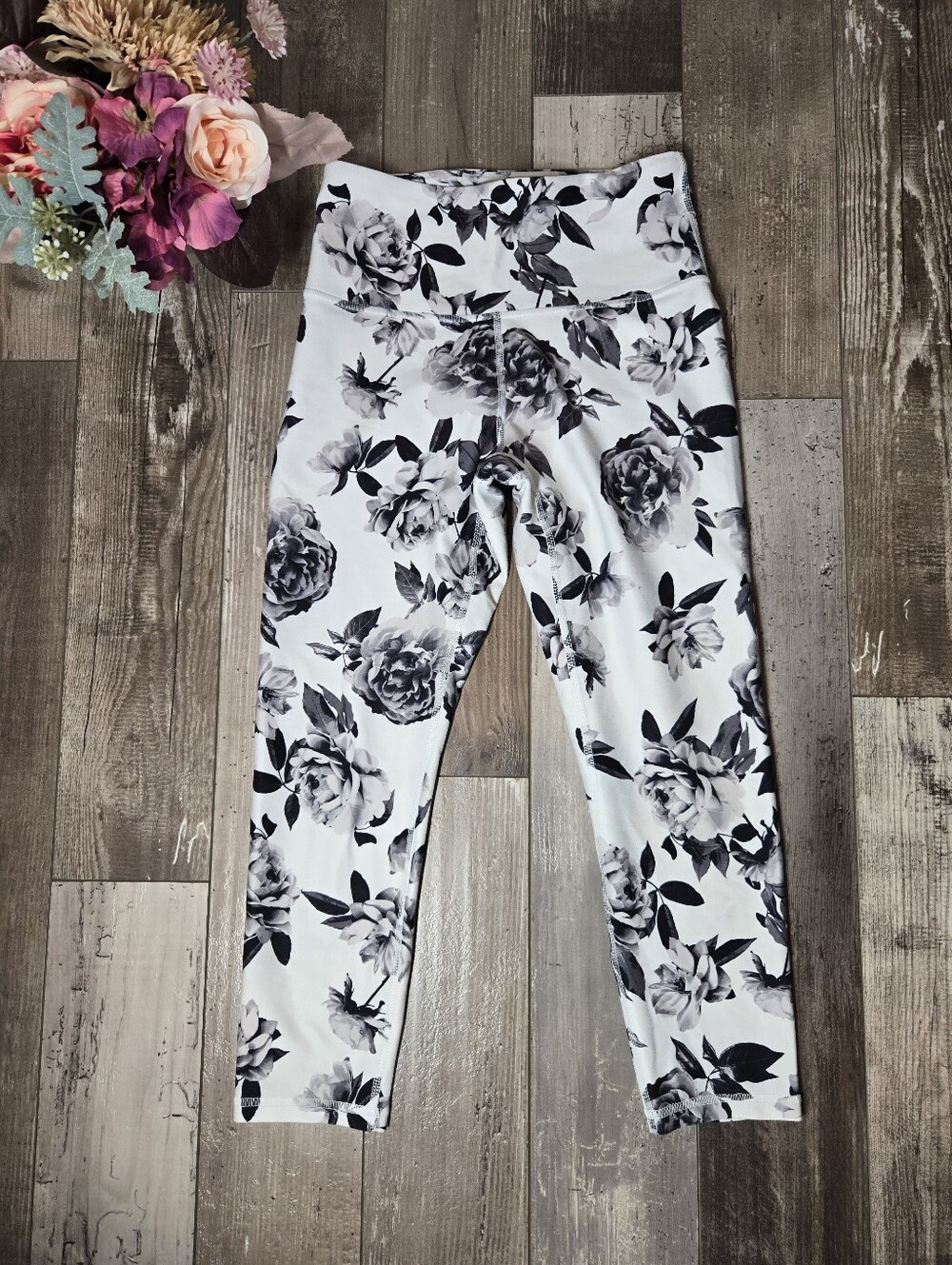 Balance Collection Floral Cropped Leggings – Size Small NWOT/EUC